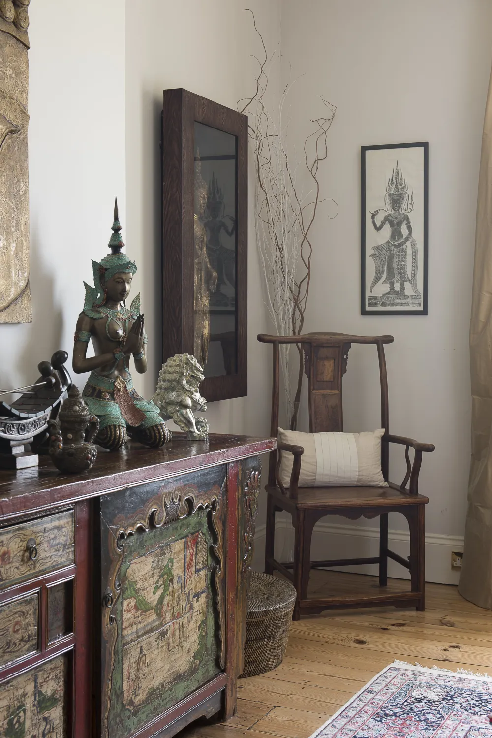 Stanza di ispirazione asiatica con credenza tibetana